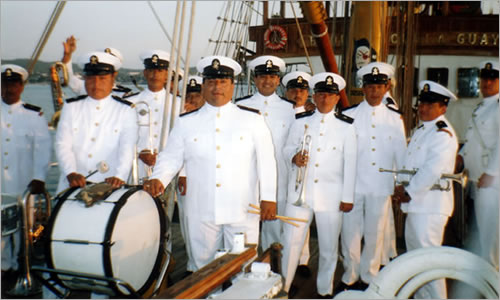 la banda blanca en el buque guayas